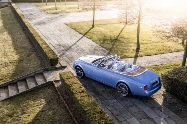 P90245806 lowRes the-blue-magpie-phan