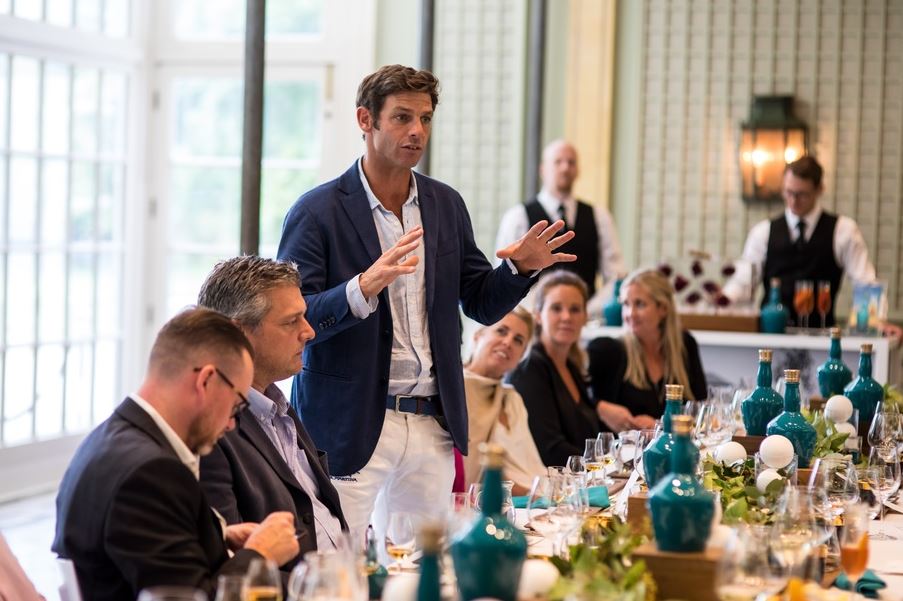 Malcom Borwick introduces the exclusive tasting